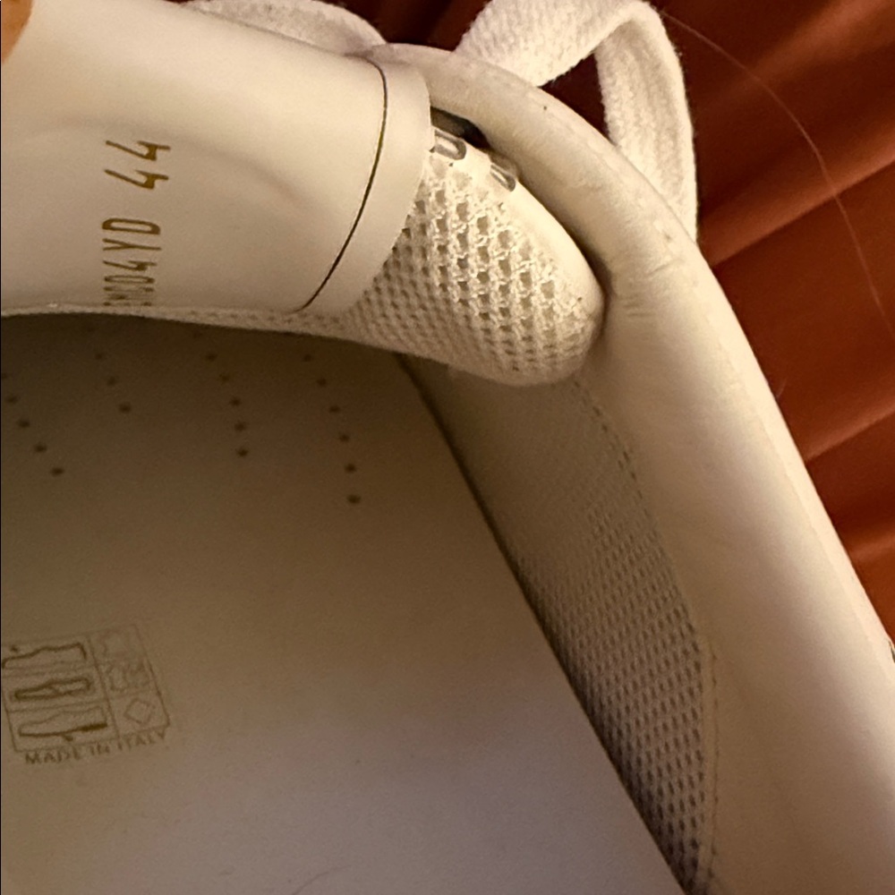 Valentino Garavani V logo perforated low top sneakers white - Picture 7 of 10